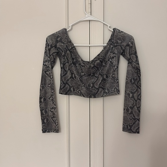 Tiger mist animal print crop top size medium. - Picture 2 of 5